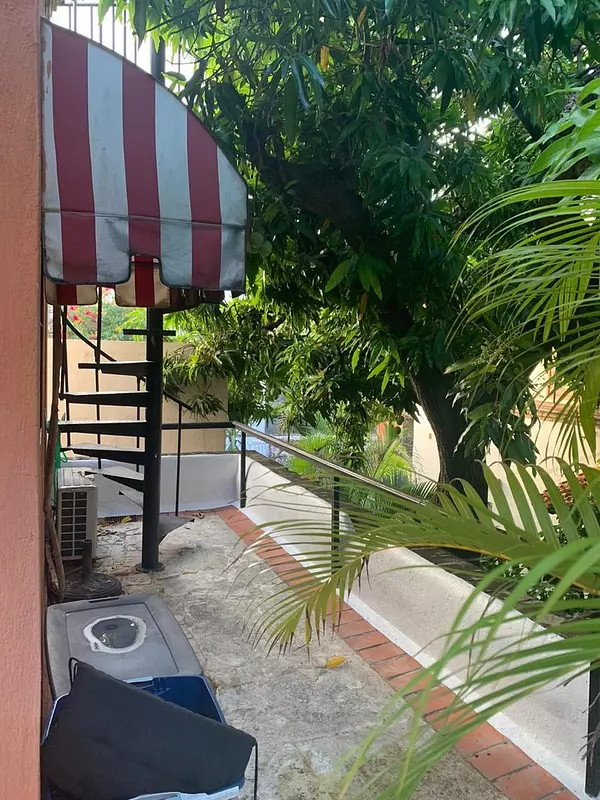 apartamentos - Se alquila apartaestudio amueblado en la Zona Colonial 3