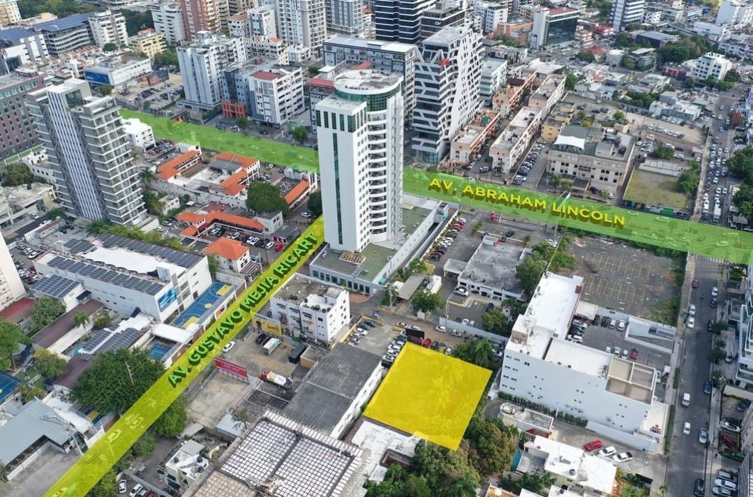 solares y terrenos - Vendo solar en 📍Piantini US$3,500,000.00 con opci 5