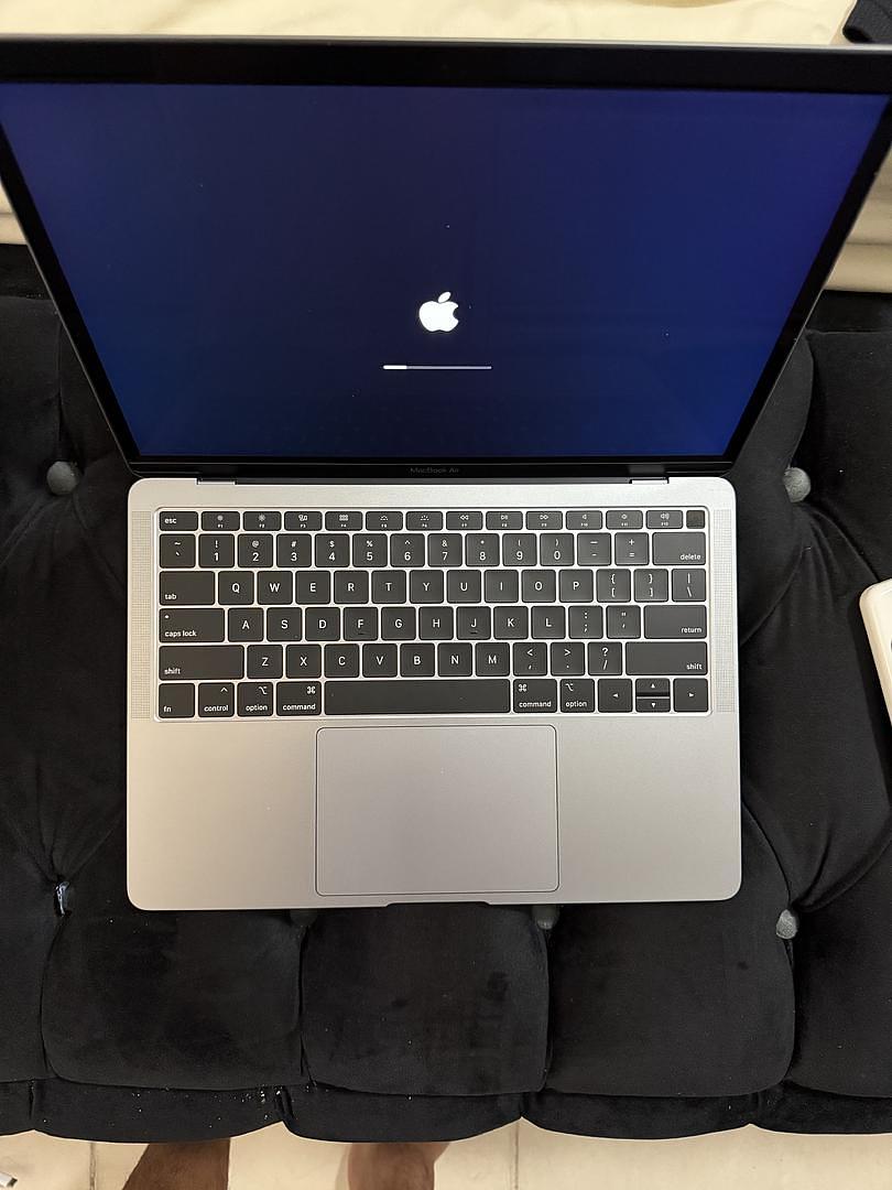 computadoras y laptops - Vendo MacBook Air-2019 de 13” excelentes condiciones. Whattsap +1 202-476-9402 5