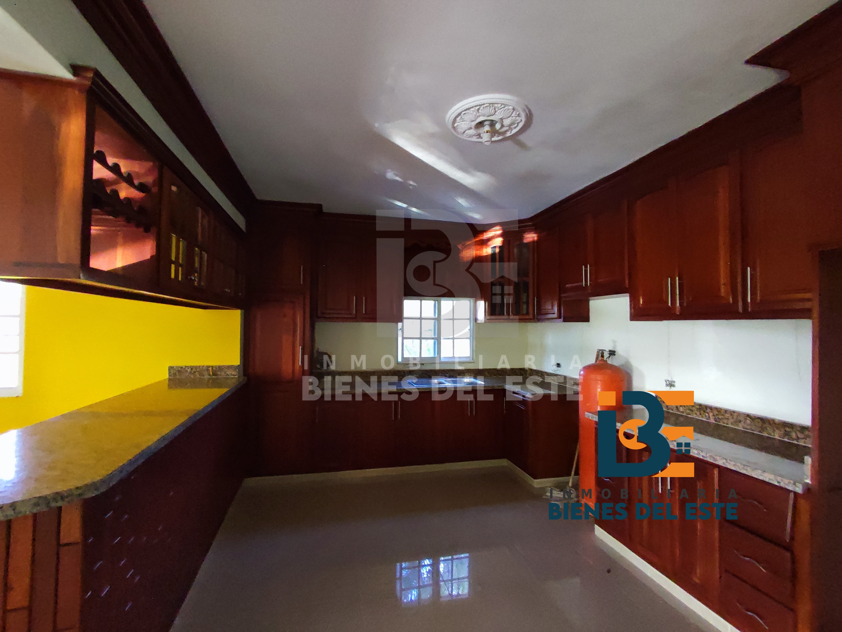 casas - 📍SE RENTA Amplia CASA Con CINCO Habitaciones. 2