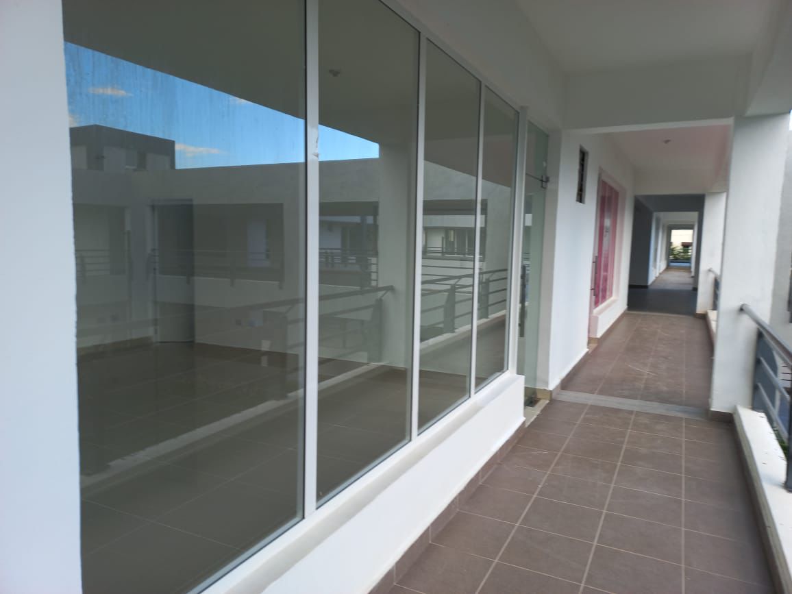 oficinas y locales comerciales - Alquilo local en plaza comercial en Las Americas 0
