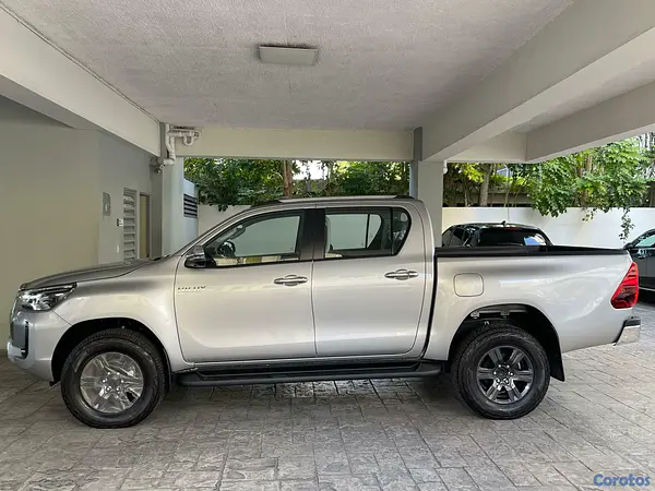 camiones y vehiculos pesados - Toyota Hilux Limited 2026 9