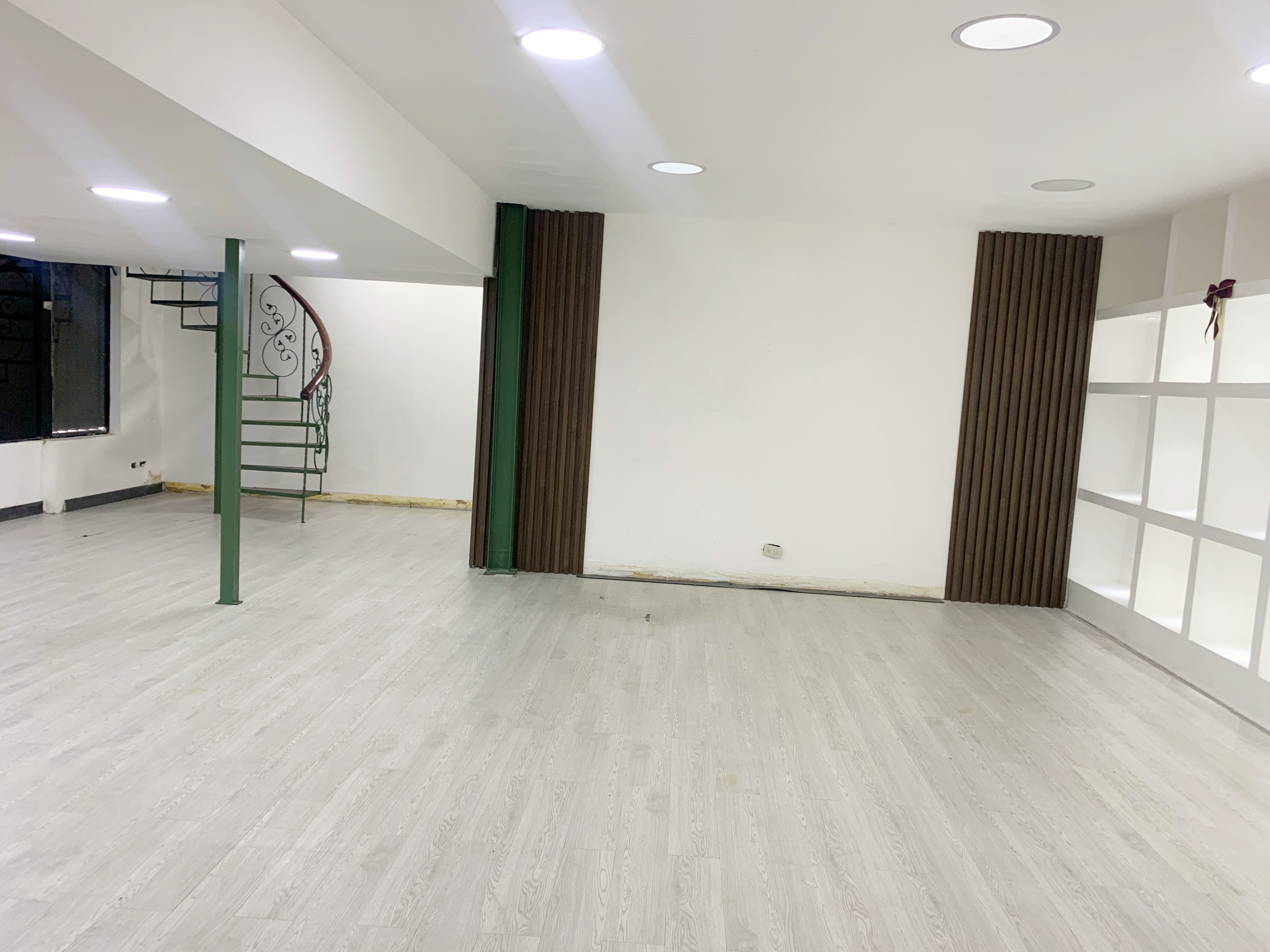 oficinas y locales comerciales - Local en Piantini  4