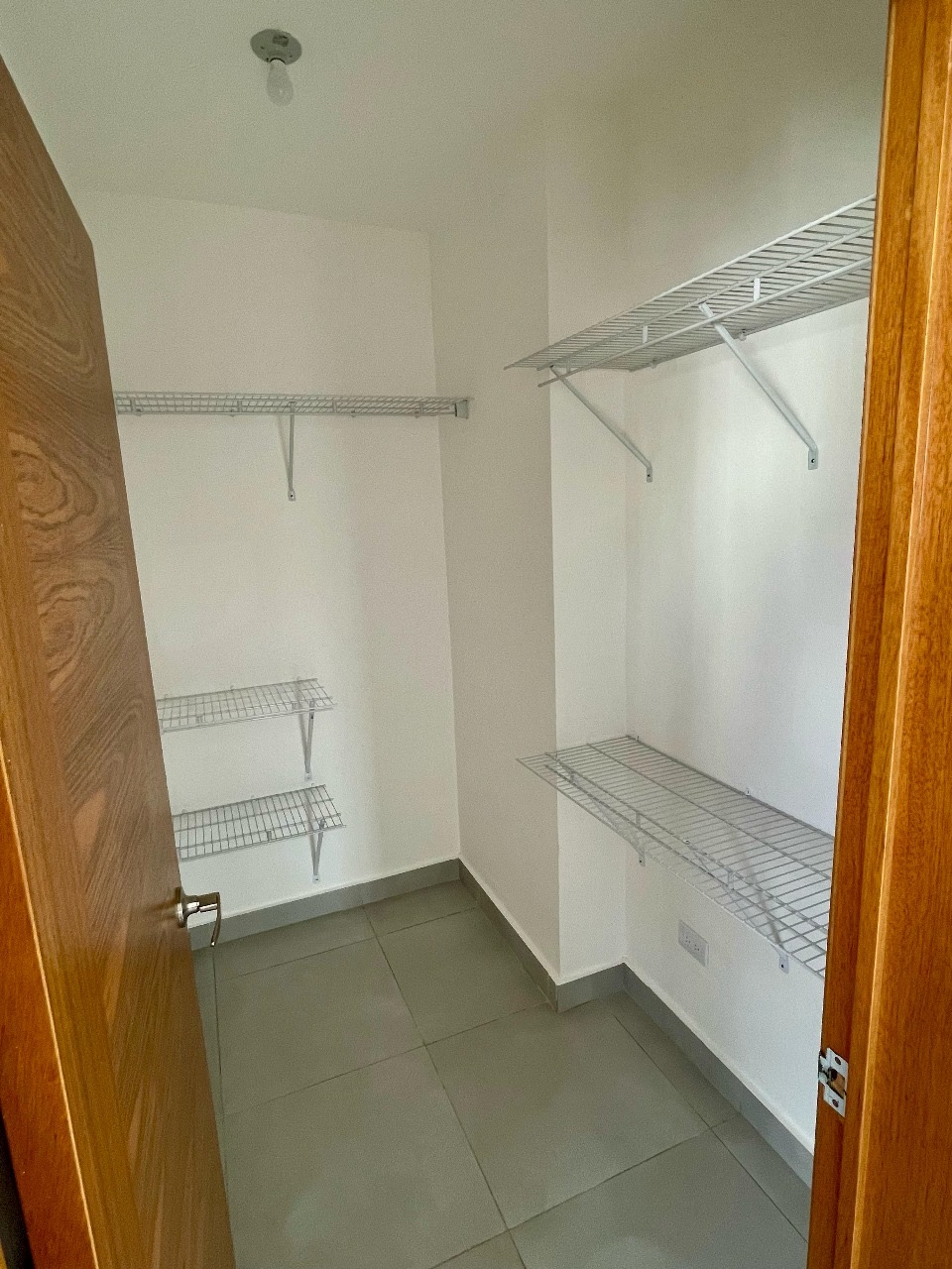 apartamentos - Alwuilo Evaristo morales dos hab 2.5 baños dos par 7