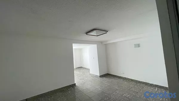 oficinas y locales comerciales - Local comercial en Alquiler en Zona Estratégica con 3 Parqueos 4