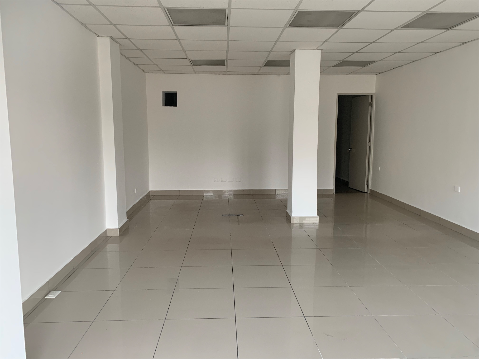 oficinas y locales comerciales - Local de oportunidad primer nivel 2