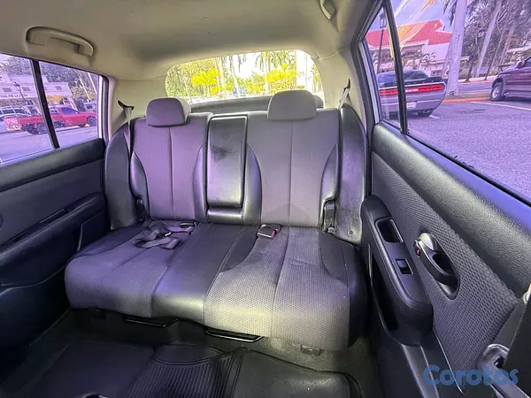 carros - Nissan Tiida 2008 Hatchback 9