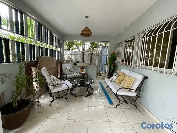 casas - Casa Remodelada en Carmen Maria, Av. Republica De  8