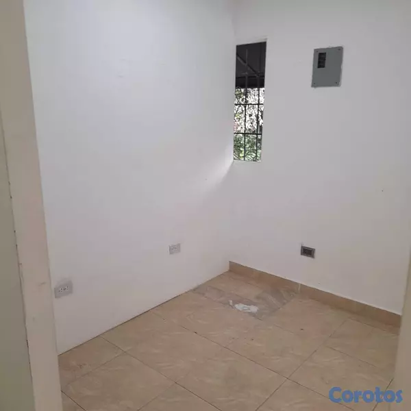 oficinas y locales comerciales - Local Comercial AV Romulo Betancourt 14