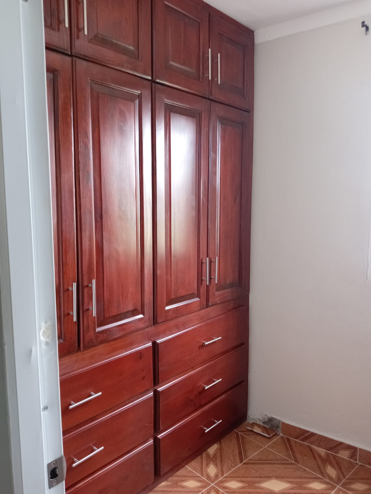 muebles y colchones - Closet en madera moderno  0